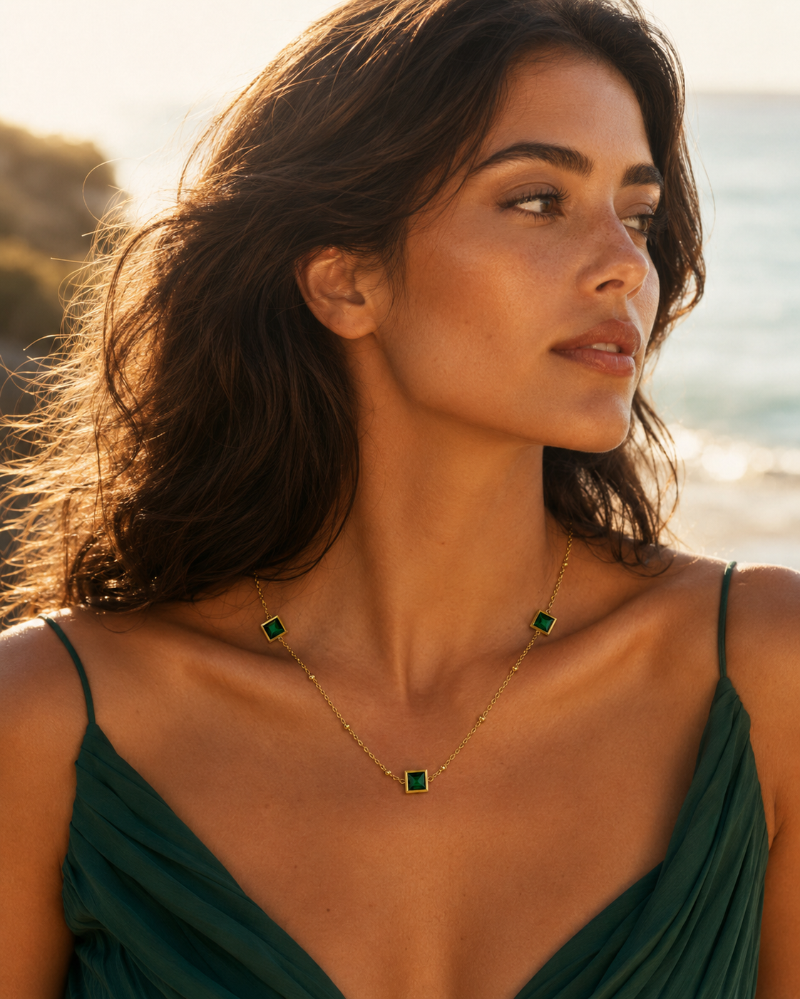 Emerald Glow Necklace ( GOLDEN)