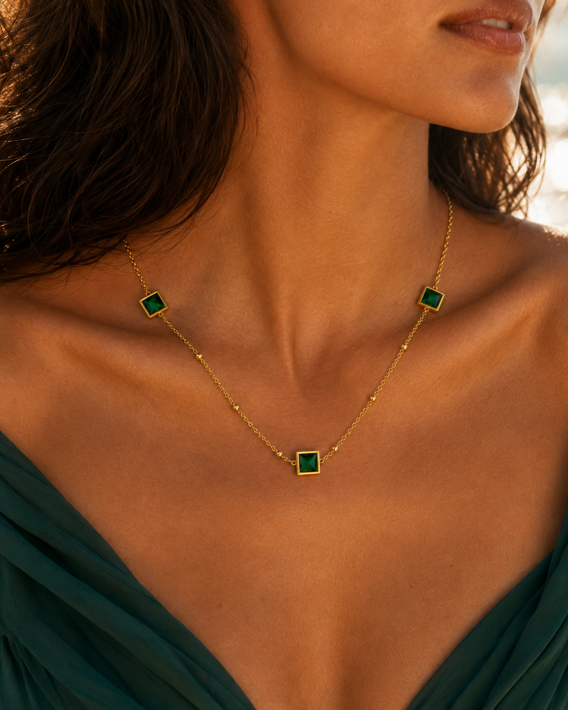 Emerald Glow Necklace ( GOLDEN)